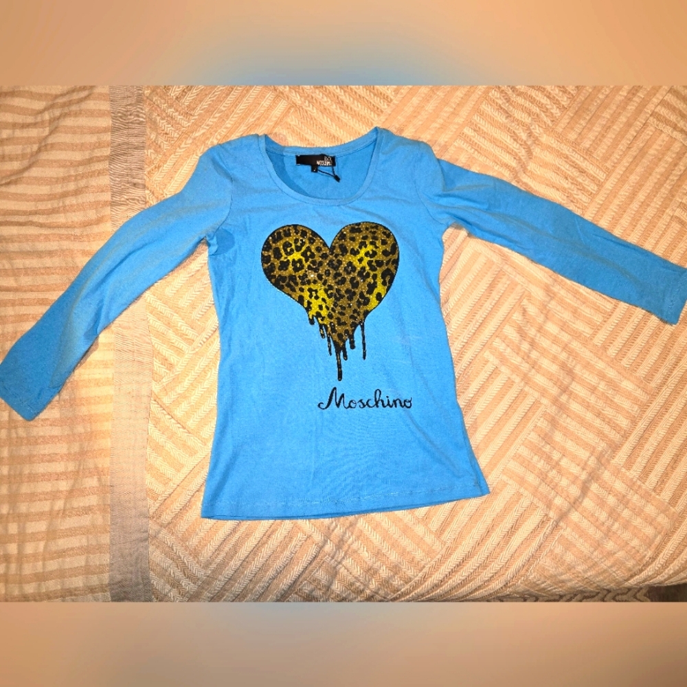 Love Moschino long sleeve t-shirt. Size S